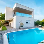 Nika Villa