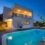 Nika Villa Srima