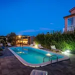 Nika Villa *