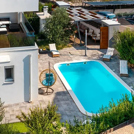 Nika Srima