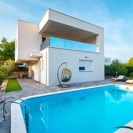 Nika Villa
