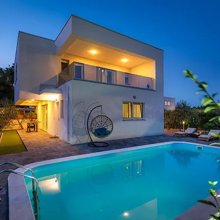 Nika Villa Srima