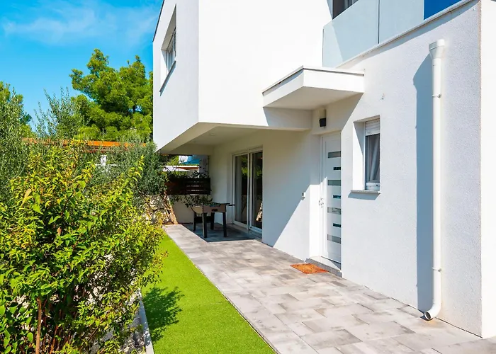 Nika فيلة سريما